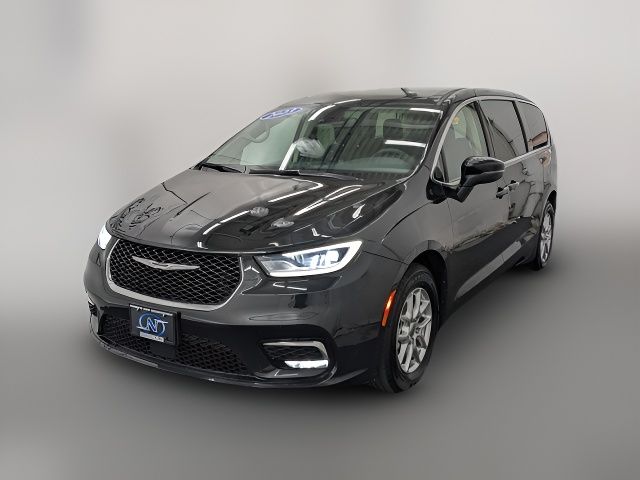 2023 Chrysler Pacifica Touring-L