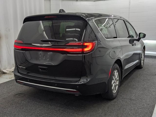 2023 Chrysler Pacifica Touring-L