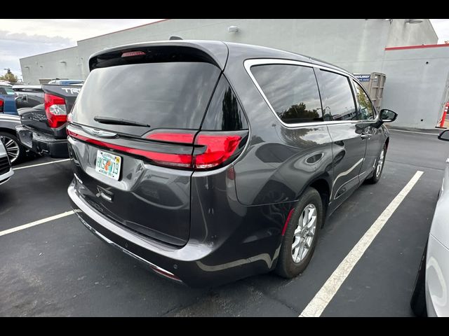 2023 Chrysler Pacifica Touring-L