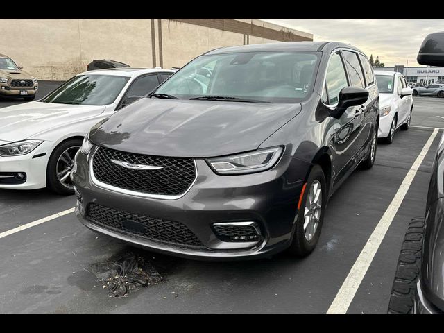 2023 Chrysler Pacifica Touring-L