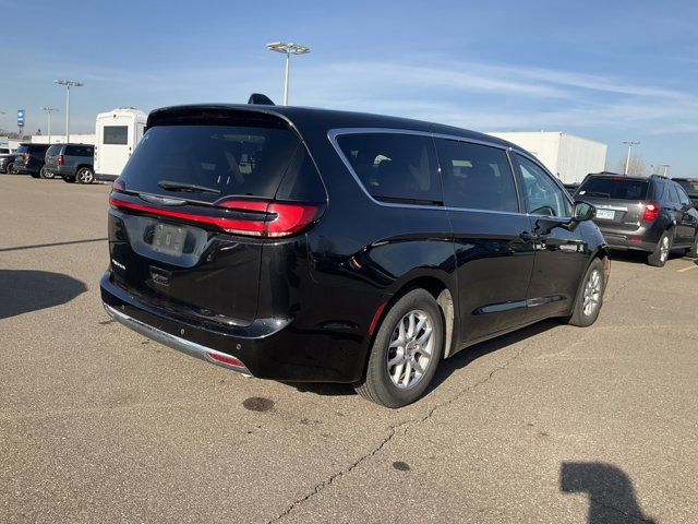 2023 Chrysler Pacifica Touring-L