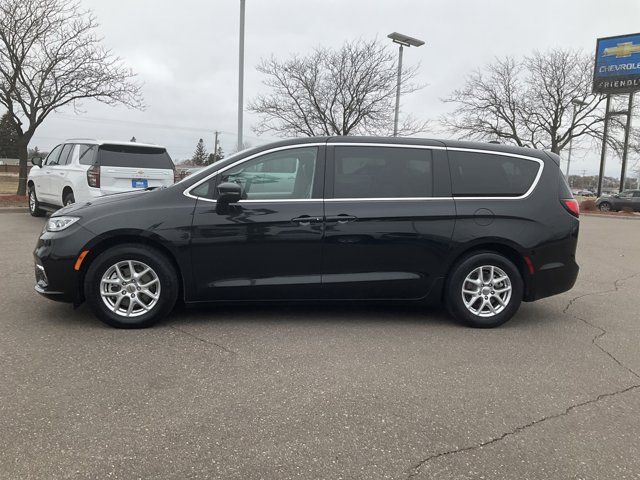 2023 Chrysler Pacifica Touring-L