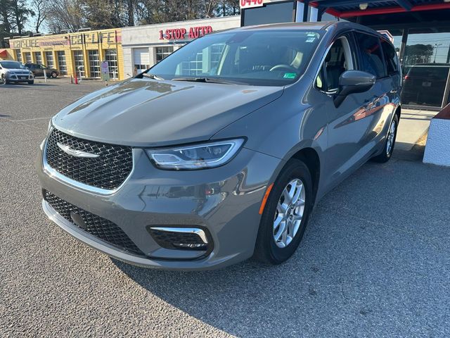 2023 Chrysler Pacifica Touring-L