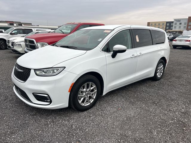 2023 Chrysler Pacifica Touring-L