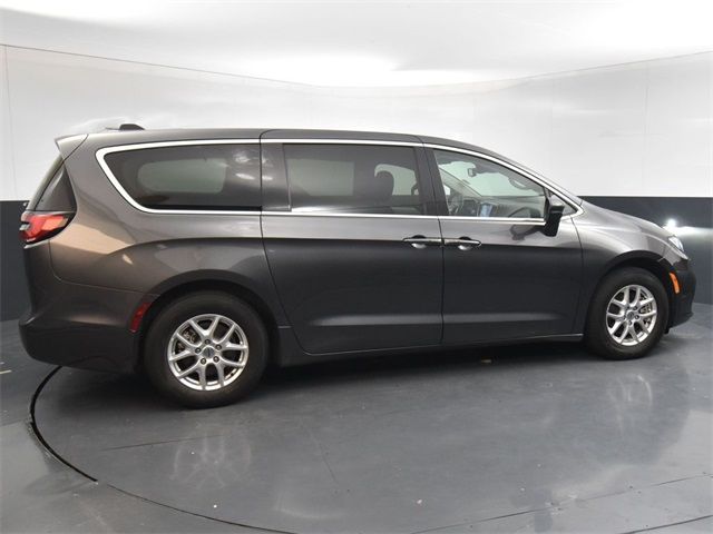 2023 Chrysler Pacifica Touring-L