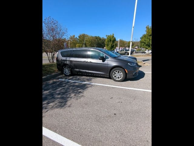 2023 Chrysler Pacifica Touring-L