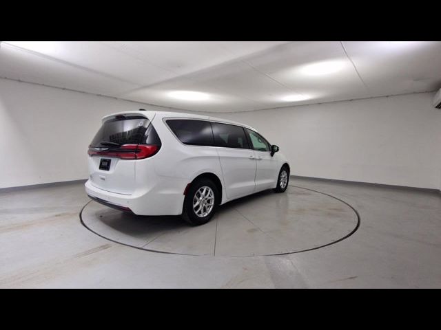 2023 Chrysler Pacifica Touring-L