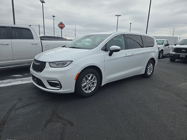 2023 Chrysler Pacifica Touring-L