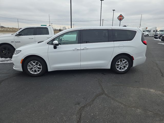 2023 Chrysler Pacifica Touring-L