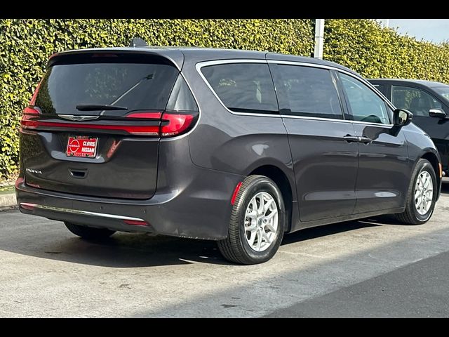 2023 Chrysler Pacifica Touring-L