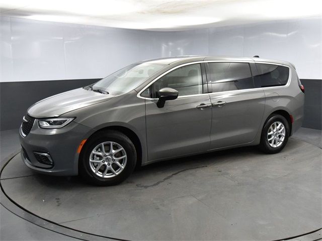 2023 Chrysler Pacifica Touring-L