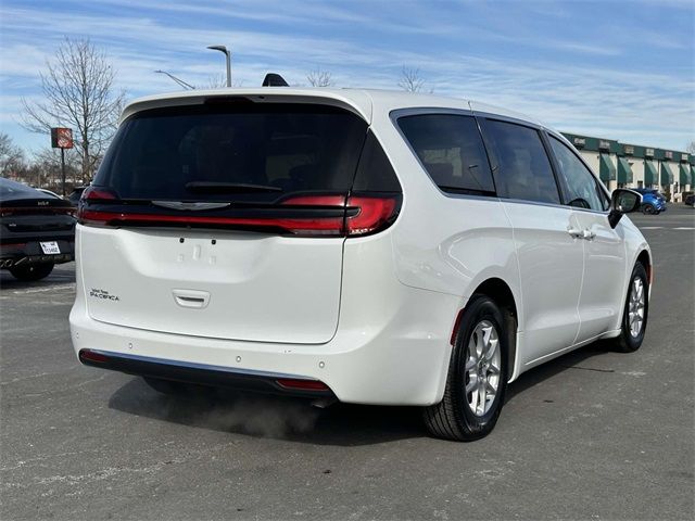 2023 Chrysler Pacifica Touring-L