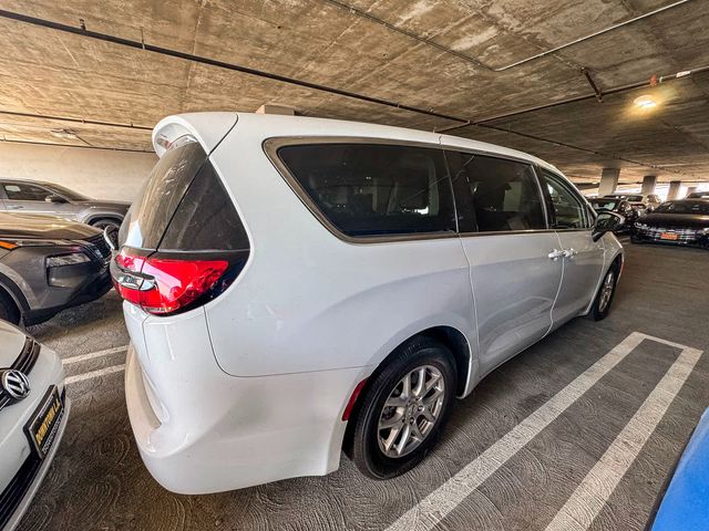 2023 Chrysler Pacifica Touring-L