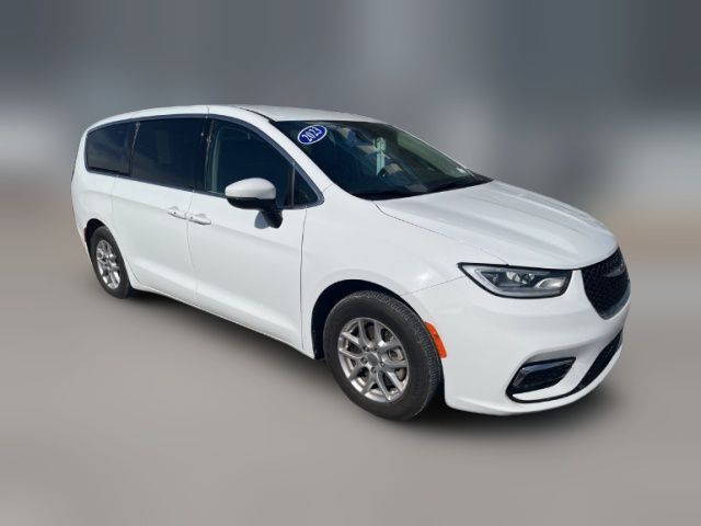 2023 Chrysler Pacifica Touring-L