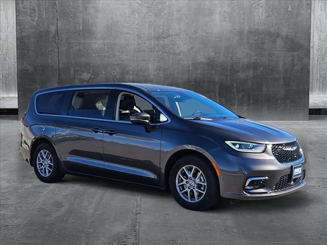 2023 Chrysler Pacifica Touring-L