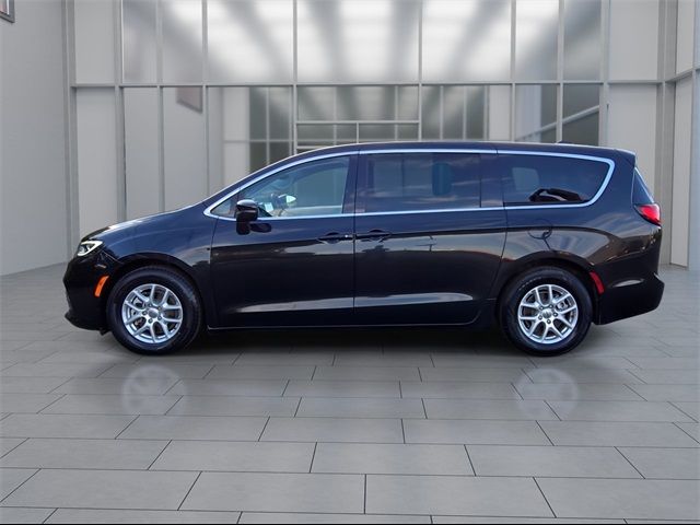 2023 Chrysler Pacifica Touring-L