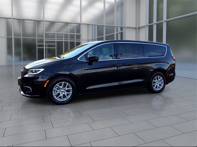 2023 Chrysler Pacifica Touring-L