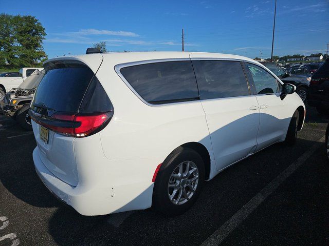 2023 Chrysler Pacifica Touring-L