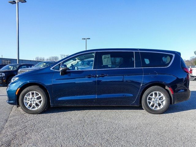 2023 Chrysler Pacifica Touring-L