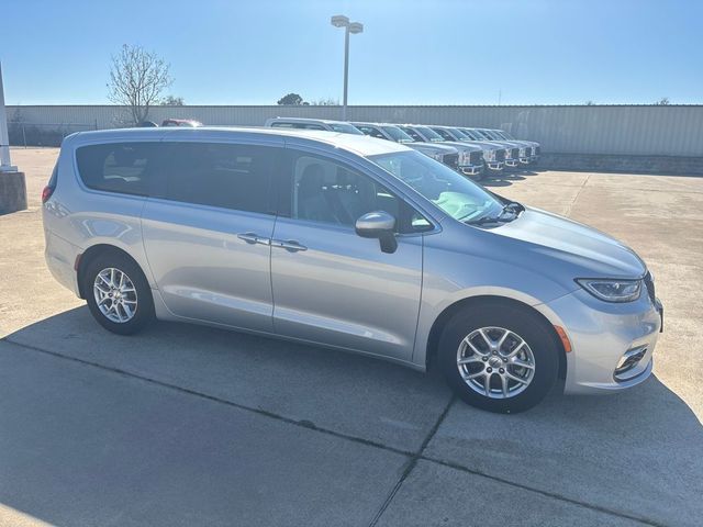 2023 Chrysler Pacifica Touring-L