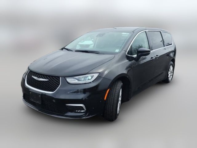 2023 Chrysler Pacifica Touring-L