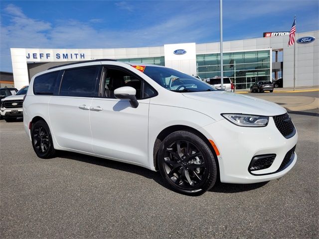 2023 Chrysler Pacifica Touring-L