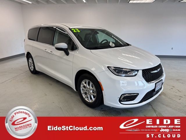 2023 Chrysler Pacifica Touring-L