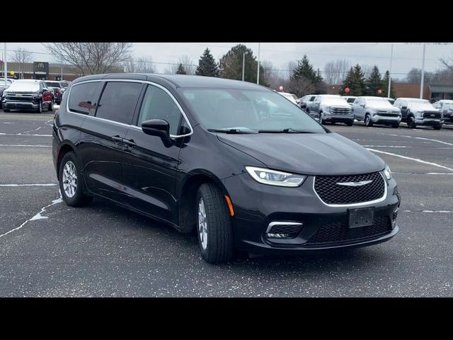 2023 Chrysler Pacifica Touring-L