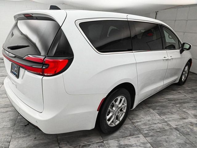 2023 Chrysler Pacifica Touring-L