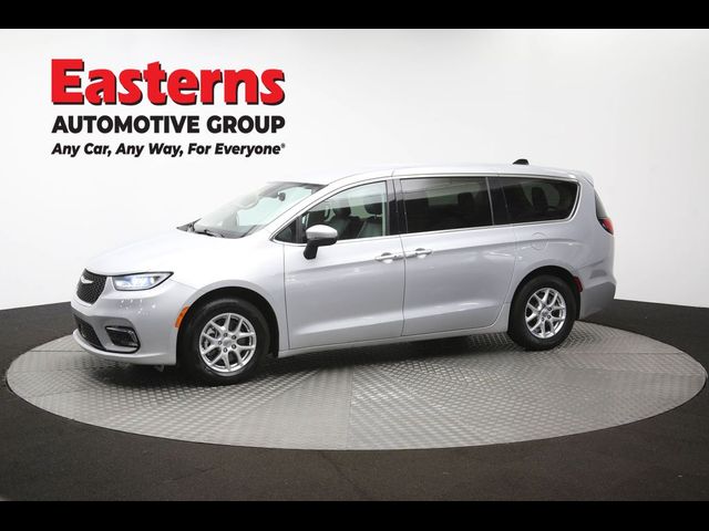 2023 Chrysler Pacifica Touring-L