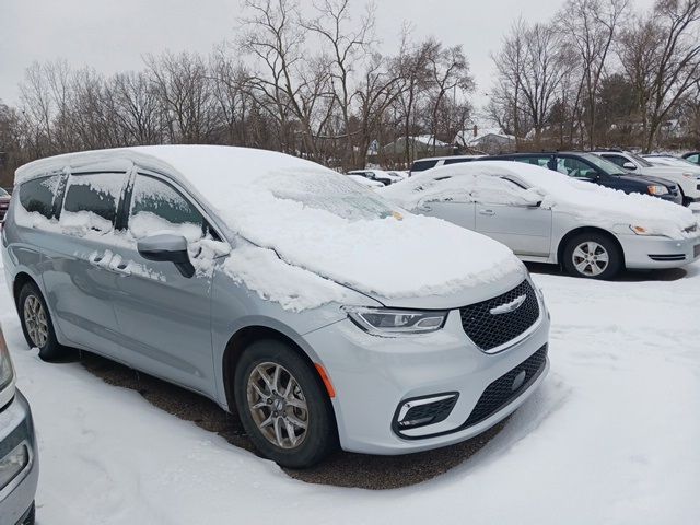 2023 Chrysler Pacifica Touring-L