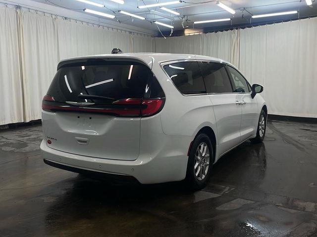 2023 Chrysler Pacifica Touring-L