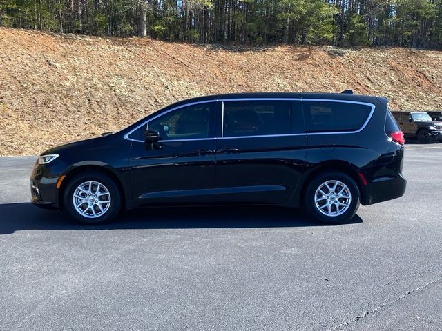 2023 Chrysler Pacifica Touring-L