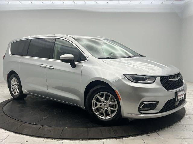 2023 Chrysler Pacifica Touring-L