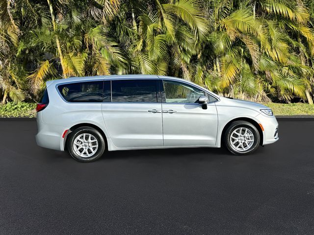 2023 Chrysler Pacifica Touring-L