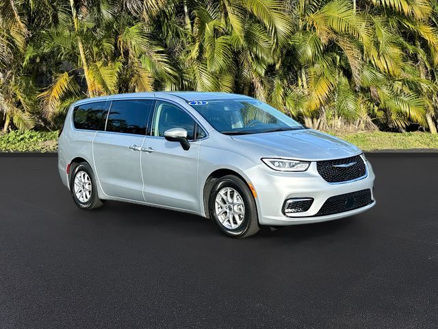 2023 Chrysler Pacifica Touring-L