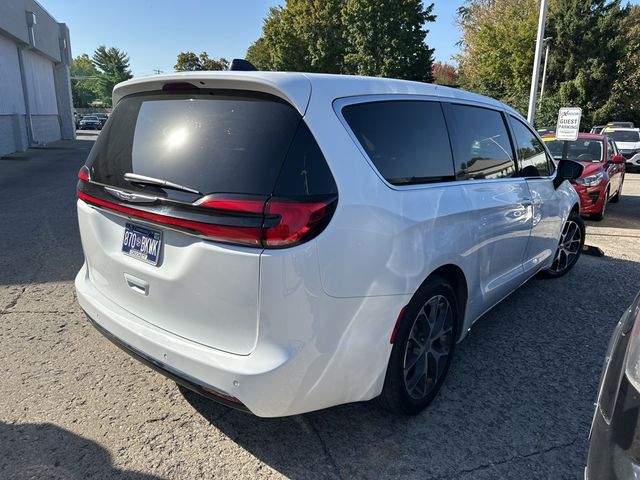 2023 Chrysler Pacifica Touring-L