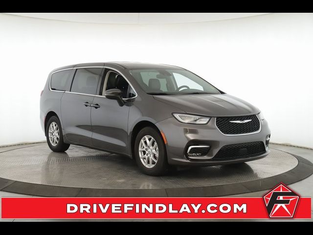 2023 Chrysler Pacifica Touring-L