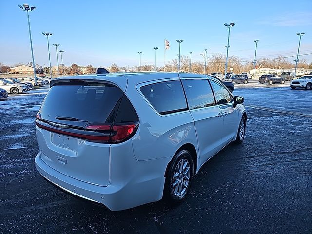 2023 Chrysler Pacifica Touring-L