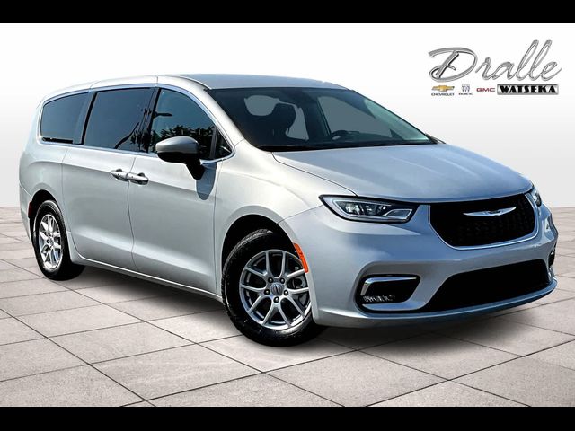 2023 Chrysler Pacifica Touring-L