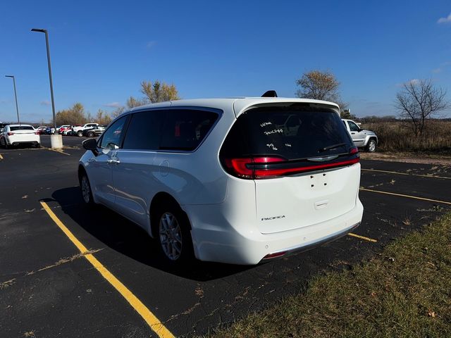 2023 Chrysler Pacifica Touring-L