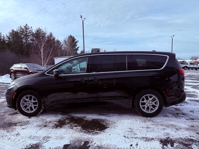 2023 Chrysler Pacifica Touring-L