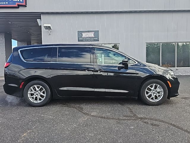 2023 Chrysler Pacifica Touring-L