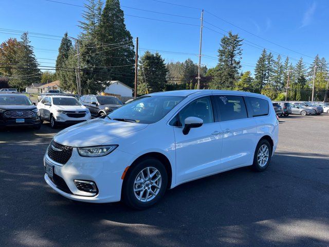 2023 Chrysler Pacifica Touring-L