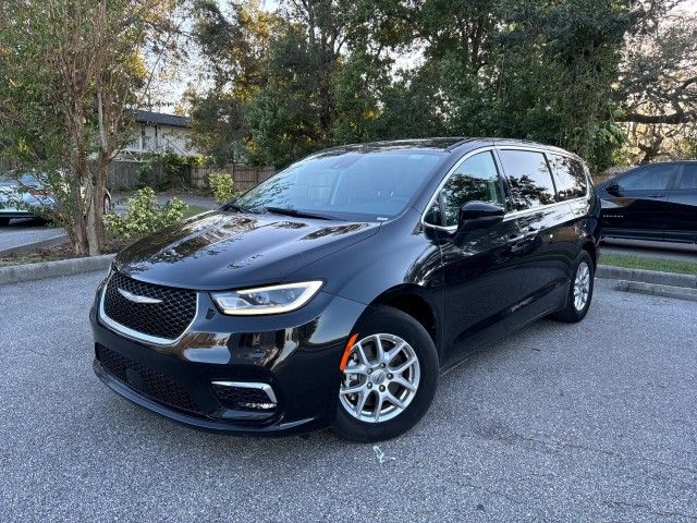 2023 Chrysler Pacifica Touring-L