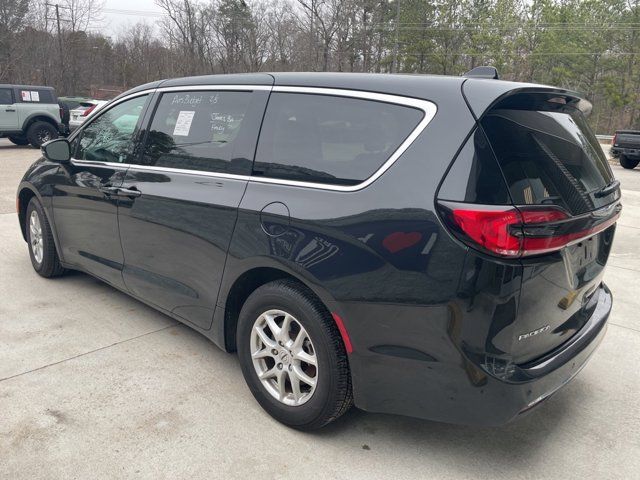 2023 Chrysler Pacifica Touring-L