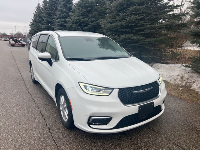 2023 Chrysler Pacifica Touring-L