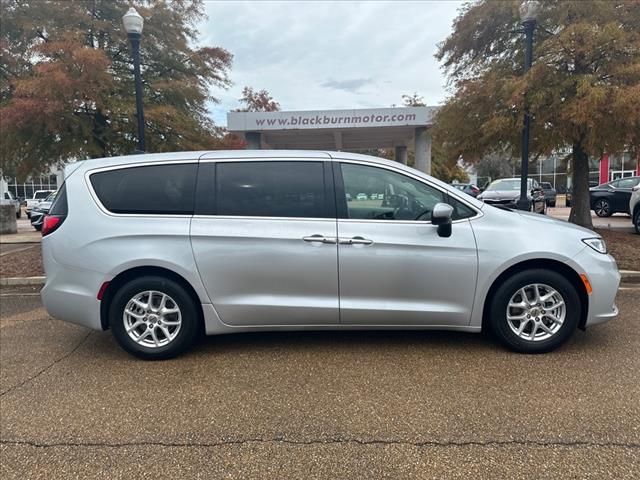 2023 Chrysler Pacifica Touring-L