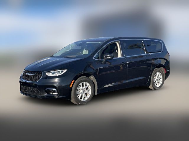 2023 Chrysler Pacifica Touring-L