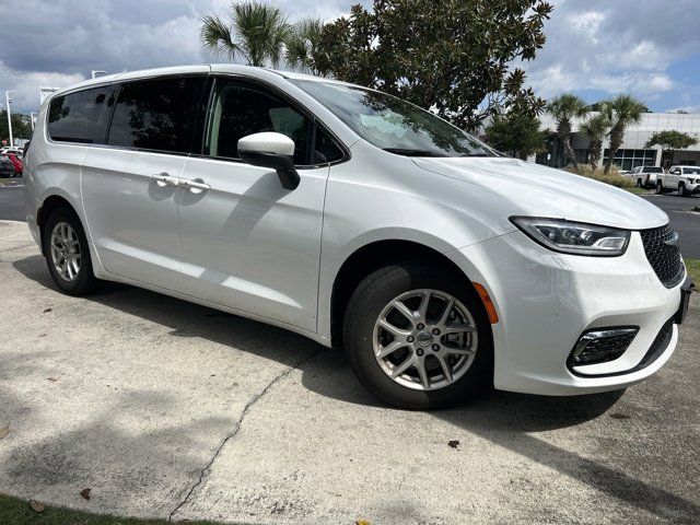 2023 Chrysler Pacifica Touring-L